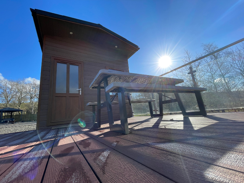 Treetop holiday lodge pod Glamping Riverview holiday park